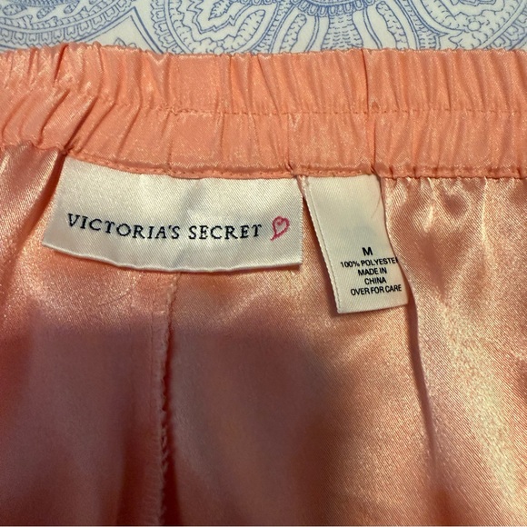 Victoria’s Secret Peach Satin Pajamas Set M Button Top Elastic Waist Pants - Picture 6 of 7